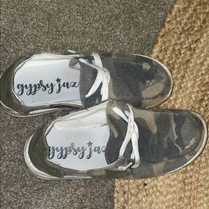 Gypsy Jazz Camouflage Star Sneakers